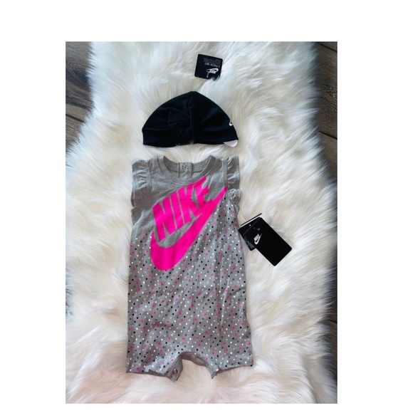 New Nike romper with matching hat - Picture 1 of 2